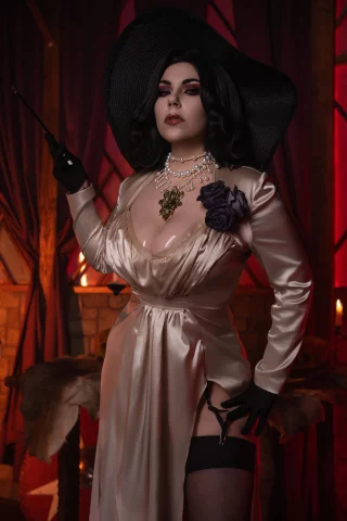 Lady Dimitrescu from Resident Evil:8 by @izma_cos