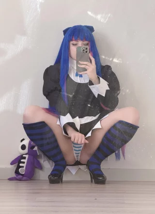 Stocking showing her panties (Kuro)