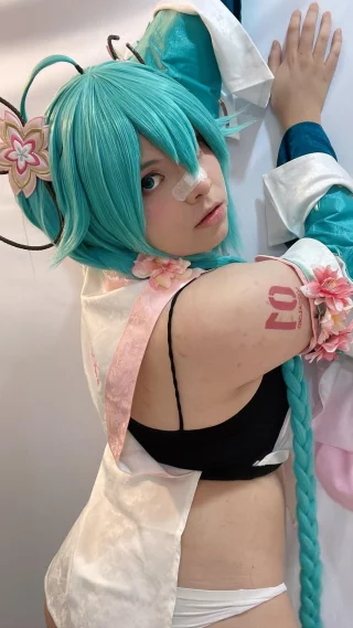 Ero Cosplay of Hatsune Miku!