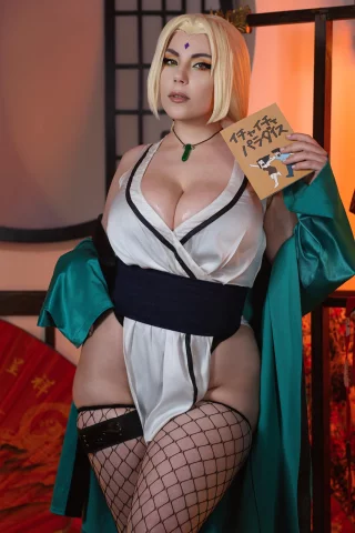 Tsunade from Naruto by Izma