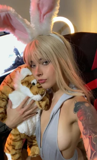 Bunny girl by Venom (Elowynne_)
