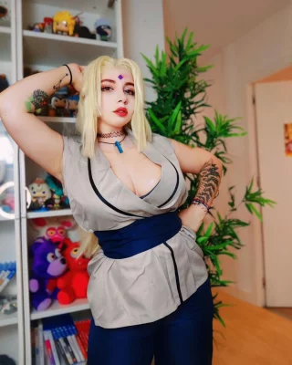 My Tsunade cosplay (Yunotheloosecannon)