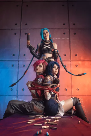 Jinx, Vi, Caitlyn [Arcane] by (Miakanayuri, Grusha, Win Winry)
