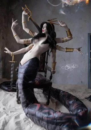 Naga Queen by Oichi