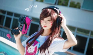 D.Va (OverWatch) - Cosplayer Xing Xing