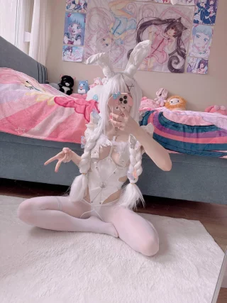 My bunny ears make everything feel a little more magical tonight >~<