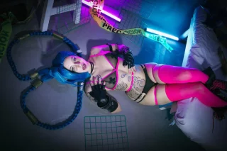 this is my Jinx cosplay , do u like it? ☺️