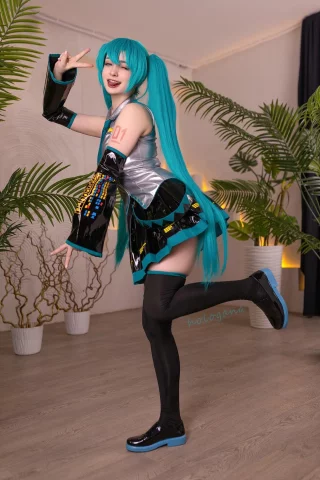 Hatsune Miku [Vocaloid] by Hologana