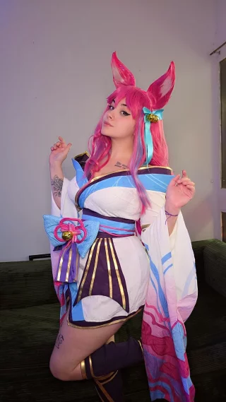 Ahri from [League of Legends] by (Mimikyu)