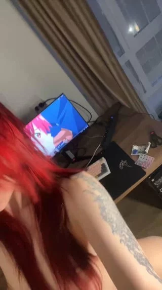 look at me, not at the background lol