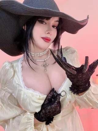 Lady Dimitrescu by NellaRamaTv