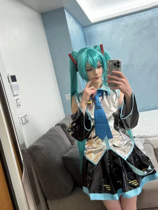 Hatsune Miku from [Vocaloid] by (Kumi)