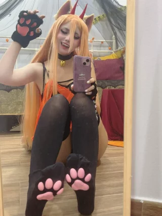 Power kitten wants to breed