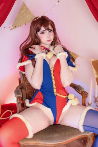 Aloeveraiskawaii cosplayed Pomni [The Amazing Digital Circus]