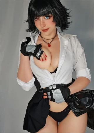 Lady from Devil may cry by Shirokoneko