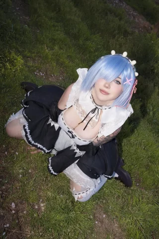 Rem thinking of Subaru (Kuroitsne)