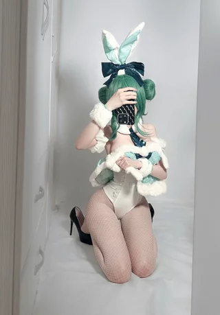 Bunny Miku (by Pawsbny >,<)