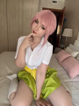 Your favourite cosplay girl