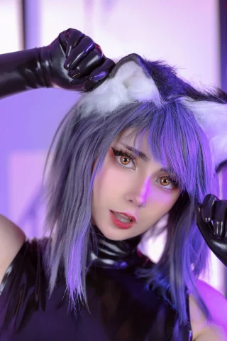 Would you adopt this cute kitty... meow