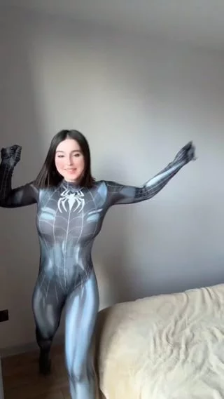 Do you think im the hottest?