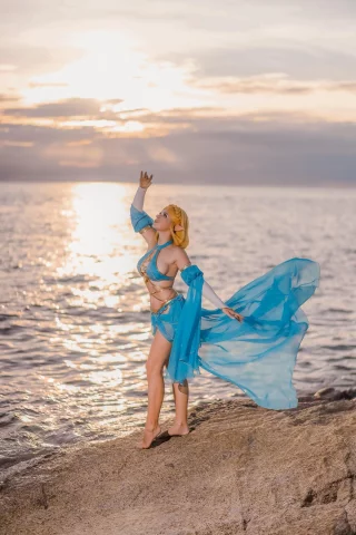 Zelda from the Legend of Zelda by Yuna Kairi