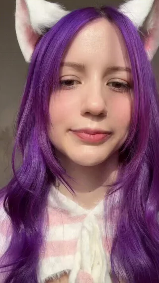 Pretty kitty here to meow hii