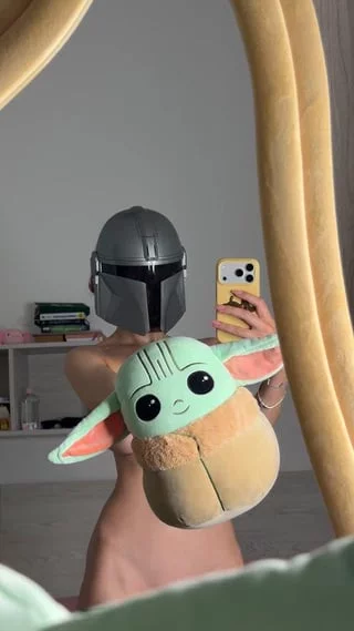 The naked Mandalorian so damn hot