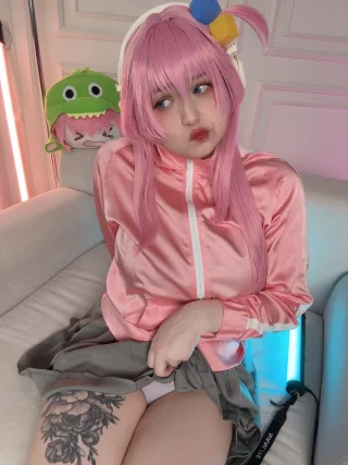 Bocchi from Bocchi the Rock! cosplay (Sinful_Strawberry)