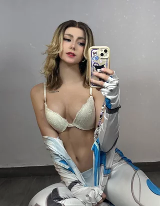 Sue Storm from Fantastic Four by Aloeveraiskawaii