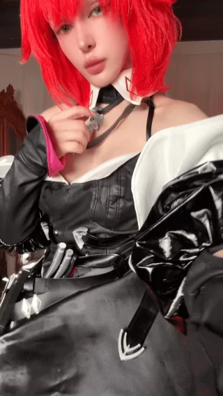 Laevatain cosplay by Hioshicos (Arknights: Endfield)