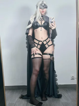 Firekeeper from Dark Souls by Aloeveraiskawaii)