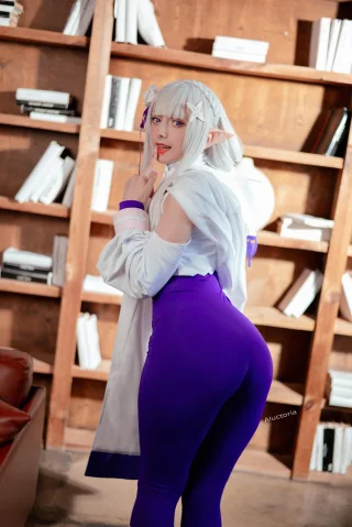 Emilia cosplay by Aluctoria