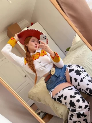 Jessie from Toy Story cosplay by Neyrodesu