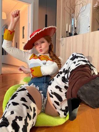 Jessie from Toy Story cosplay by Neyrodesu