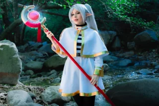 Frieren Cosplay (Beyond Journey's End) by lynxi.uwu