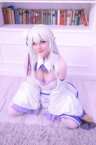 Emilia by AlixxRosa