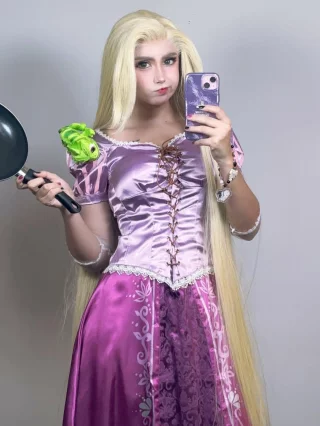Rapunzel by Aloeveraiskawaii - might throw down my hair for you