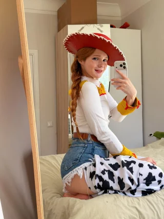 Jessie from Toy Story cosplay by Neyrodesu