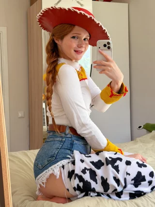 Jessie from Toy Story cosplay by Neyrodesu
