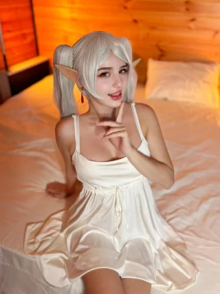 Frieren from Frieren: Beyond Journey's End by (Kanra_cosplay)